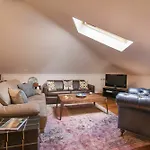 Grand Parliment Duplex By Homing
